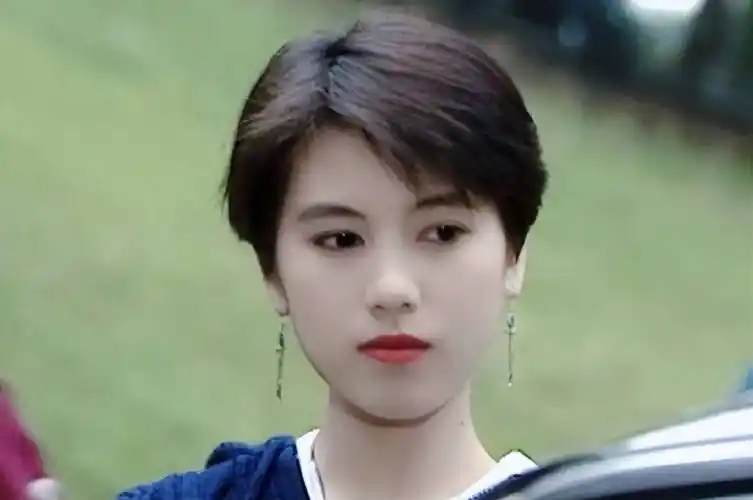 短发美女,年轻时个个美到窒息,今有人网上求工作_袁咏仪_陈法蓉_余