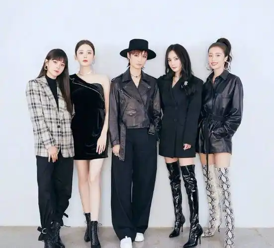 幂李宇春娜扎欧阳娜娜4大美女同框冷酷的杨幂赢了