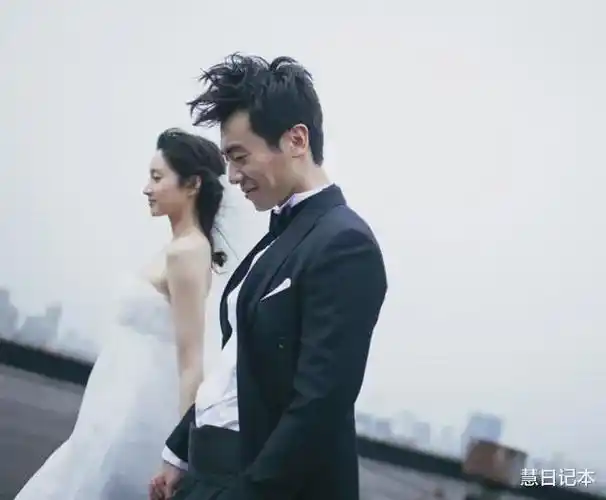 一次,朱亚文老婆沈佳妮爆料:"在拍戏的过程中,导演李继贤经常对我动手