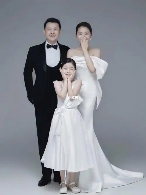 定格时间记录爱一家三口的温馨时刻