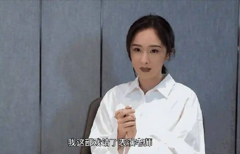 杨幂担任北电考官引发很大争议粉丝公开力挺有人却强烈质疑