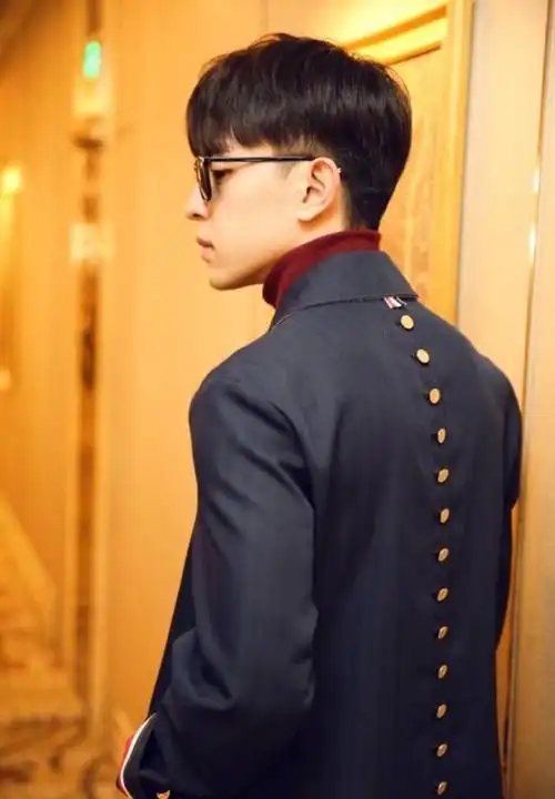 当红色遇到蓝色凹出大气感邓伦你这是又帅了吗