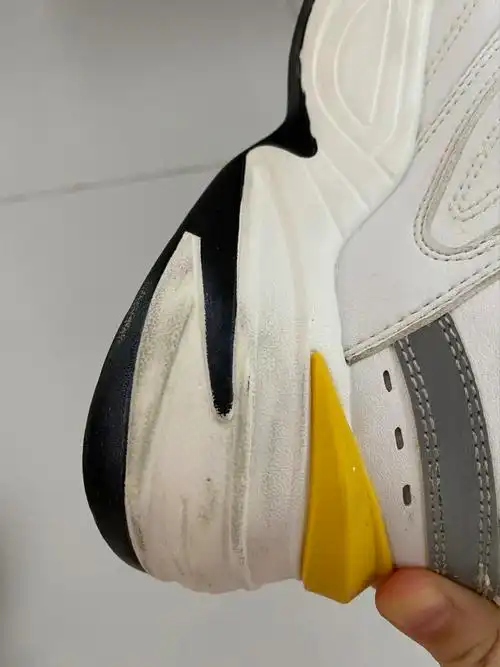 鞋边的黑印怎么去