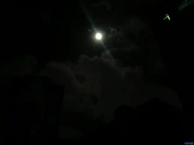 无聊大晚上跑到楼顶3s和s4的夜晚照相对比