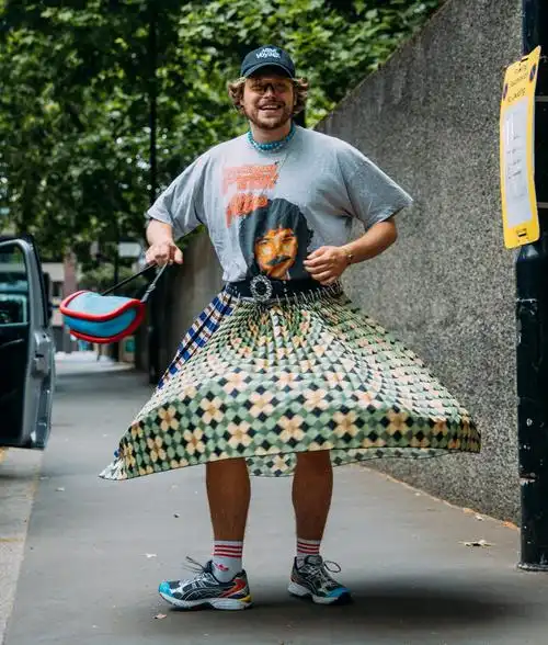 哥哥弟弟们开始穿起裙子放飞自我～男士时尚 ootd 时尚穿搭 男生裙子