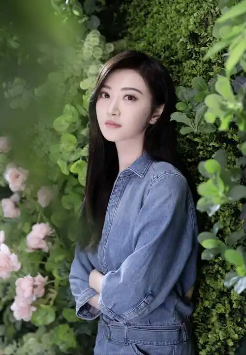 女星景甜优雅写真人间的富贵花