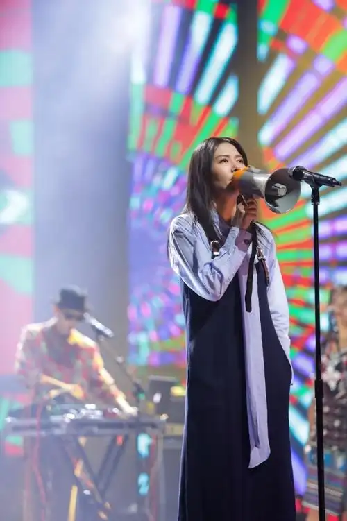 谭维维《中国乐队》搭档kawa 即兴创作演绎雷鬼style