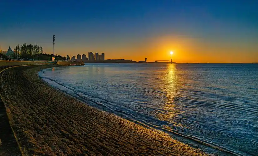 《日出情人坝》