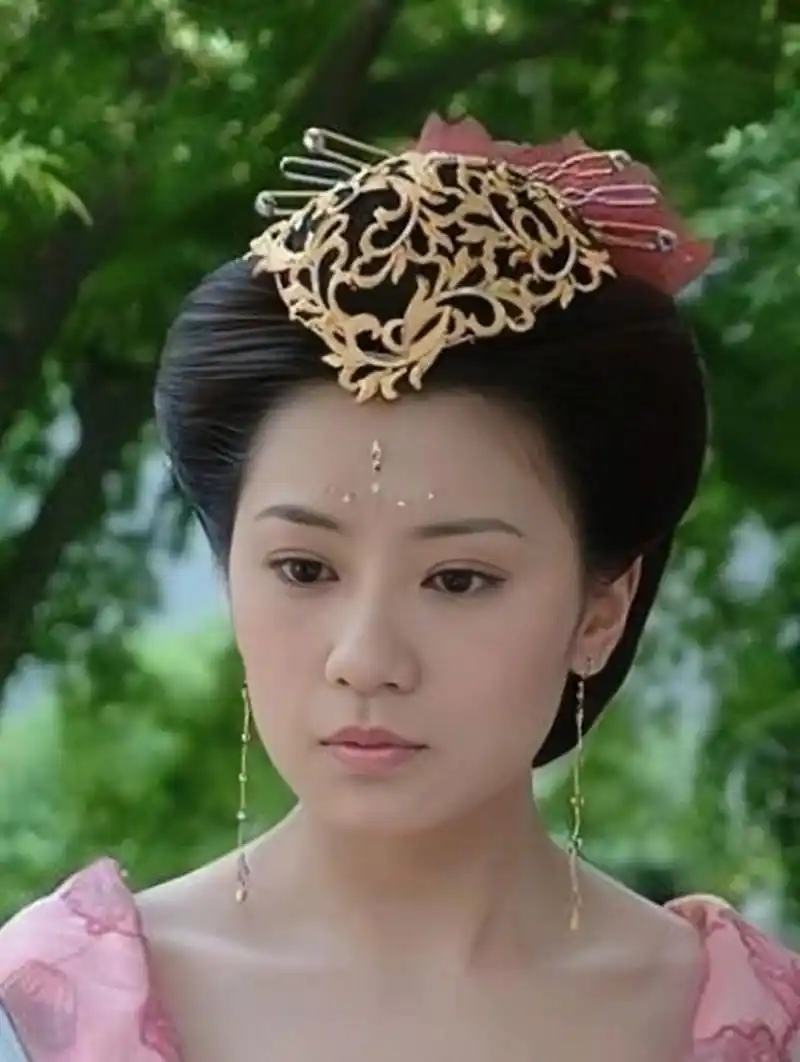 考古一组早期的贾静雯,当时就觉得她十分惊艳了