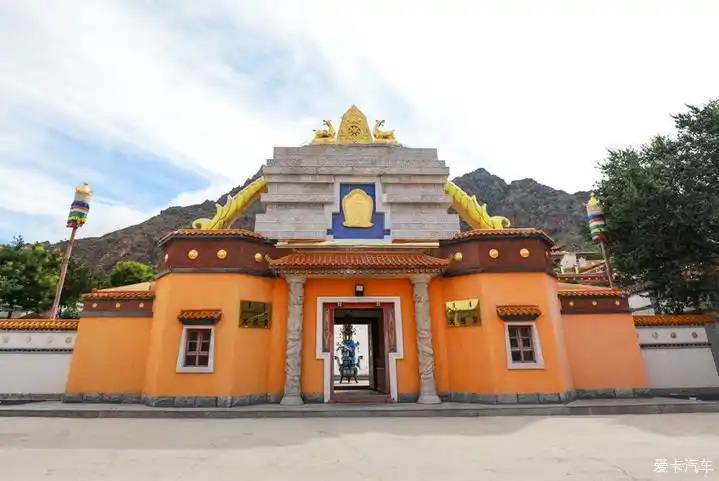 阿拉善贺兰山南寺