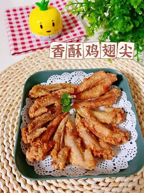 今天打算做个超简单的宅家小零食:94香酥鸡翅尖～一起看看做法吧