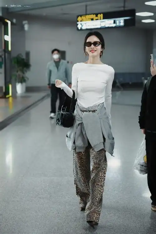 蔡文静一条微博透了9个浪姐造型