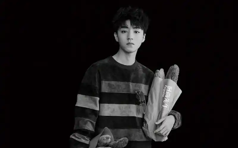 精选一组蔡徐坤帅气时尚壁纸,喜欢蔡徐坤的小伙伴们,快来围观欣赏一下