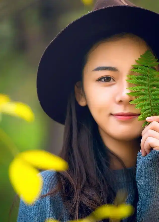 花落随意 也落满肩 王子彤深秋风格个人写真美到新高度