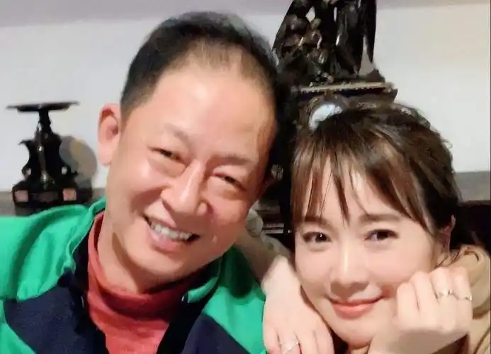 个人资料简介及老公剧照(左小青:嫁大20岁富商老公,历经11年婚姻,爱