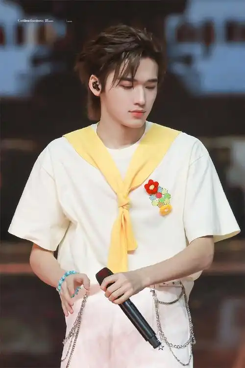 宋亚轩澳门演唱会##时代少年团叁重楼暨出道四周年演唱会