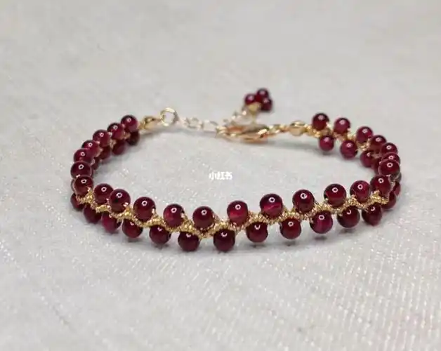 漂亮的石榴石手链编法教程