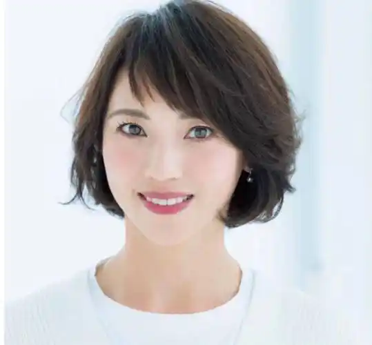 原创50岁女人的头发宜短不宜长不信看这4款短发烫洋气又减龄