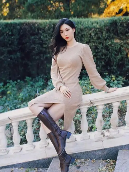 国产22岁微胖女神140斤的曲线身材比维密超模还美几分