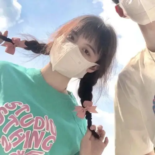 可爱情侣头像最好的朋友在身边最爱的人就在对面