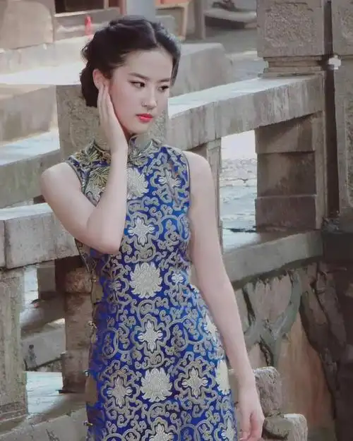 刘亦菲的旗袍造型太迷人了!柔美丰盈的身段,浑身散发优雅与端庄