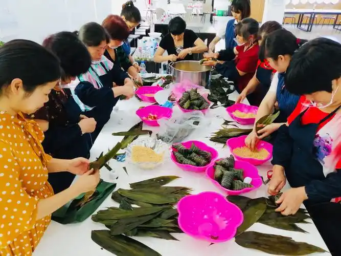 【江滨社区】"童声朗朗 我们都是向阳花"庆"端午"文艺展演暨包粽子送