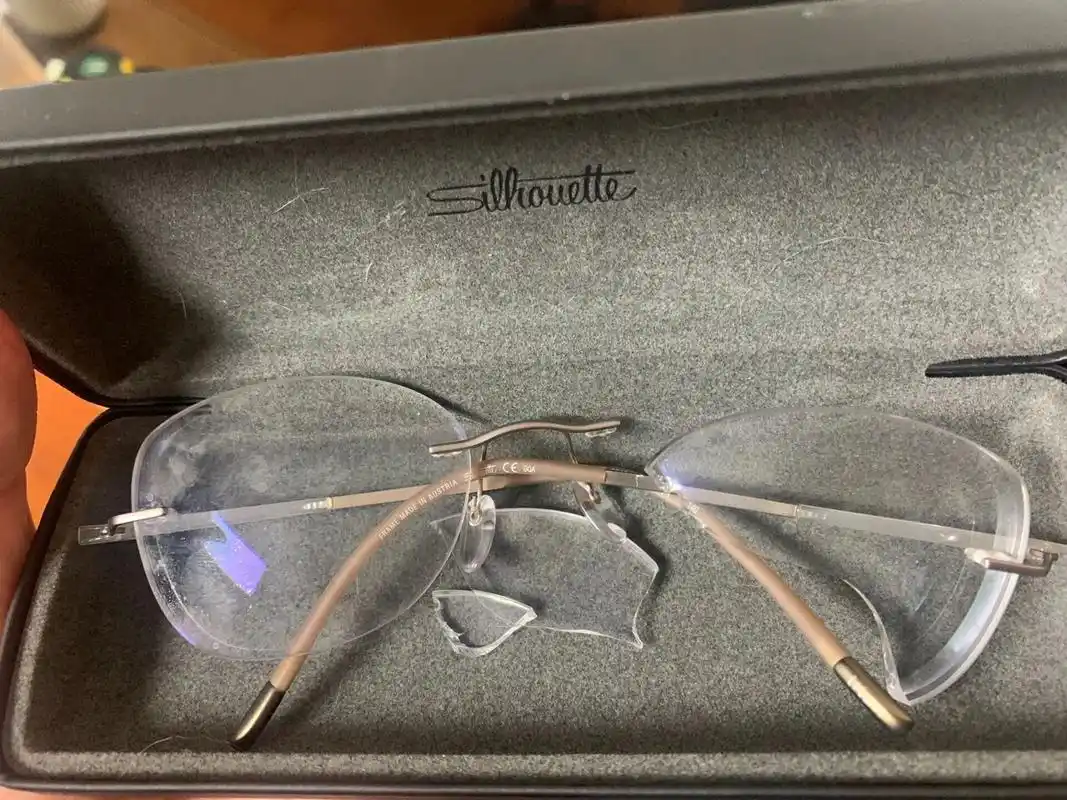 眼镜碎了不能只配一片必须要一副吗 眼镜被99咪弄成这样了了,才戴了