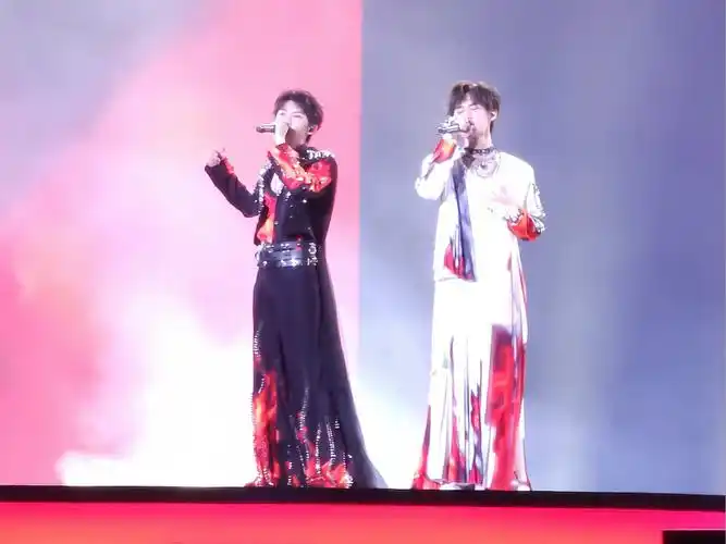 马嘉祺张真源合作舞台～以灰之名cut