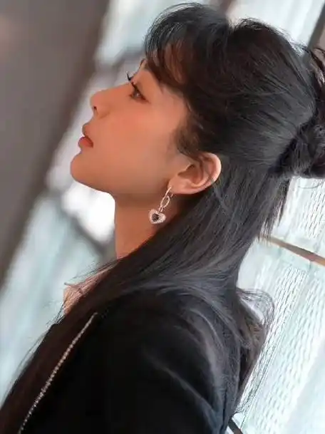 杨紫黑白制服套装