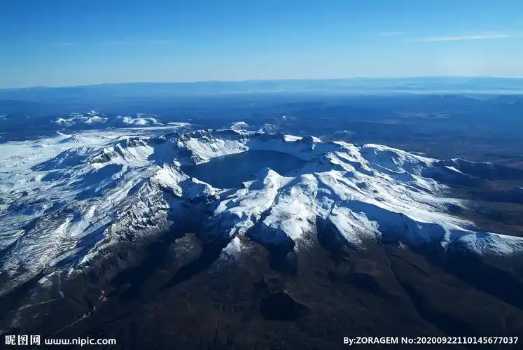 键 词:长白山天池 天池鸟瞰图 天池全景 雪山