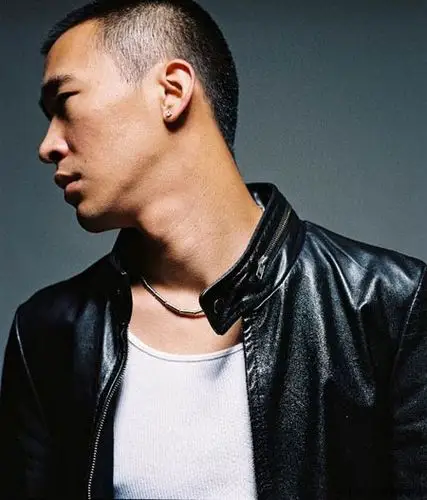 《杜拉拉升职记》徐静蕾黄立行服装秀(组图)