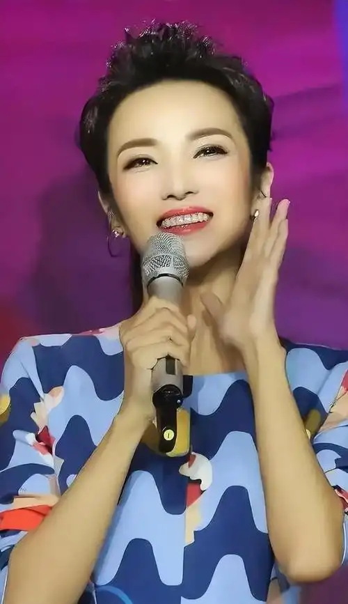 央视主持人管彤:嫁普通丈夫,42岁高龄生子,如今幸福美满|韩红|安宁