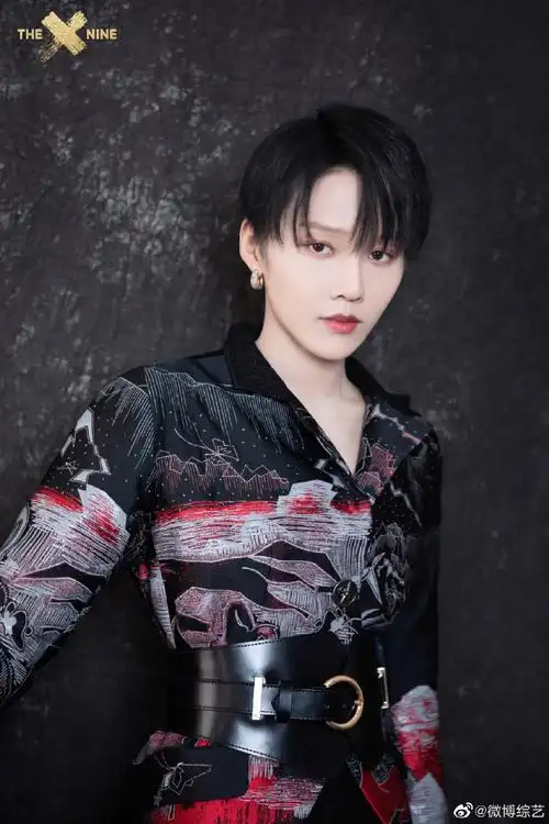 刘雨昕国风造型##央视五四晚会