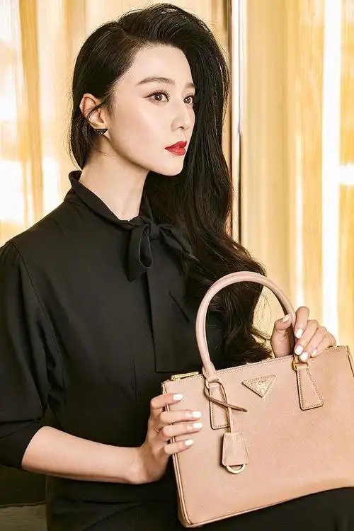 范冰冰受侧颜迷人.