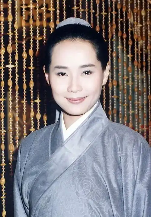 事业顺利婚姻悲惨叶童的得失人生不简单