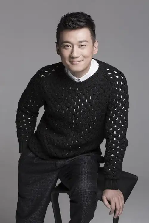 徐洪浩最新写真曝光 打造初春型男休闲风