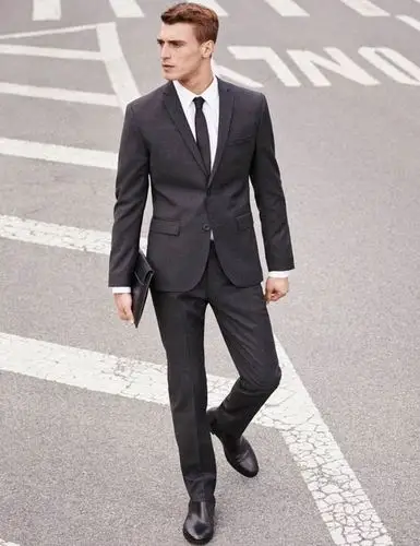 男人穿西装帅气吗?