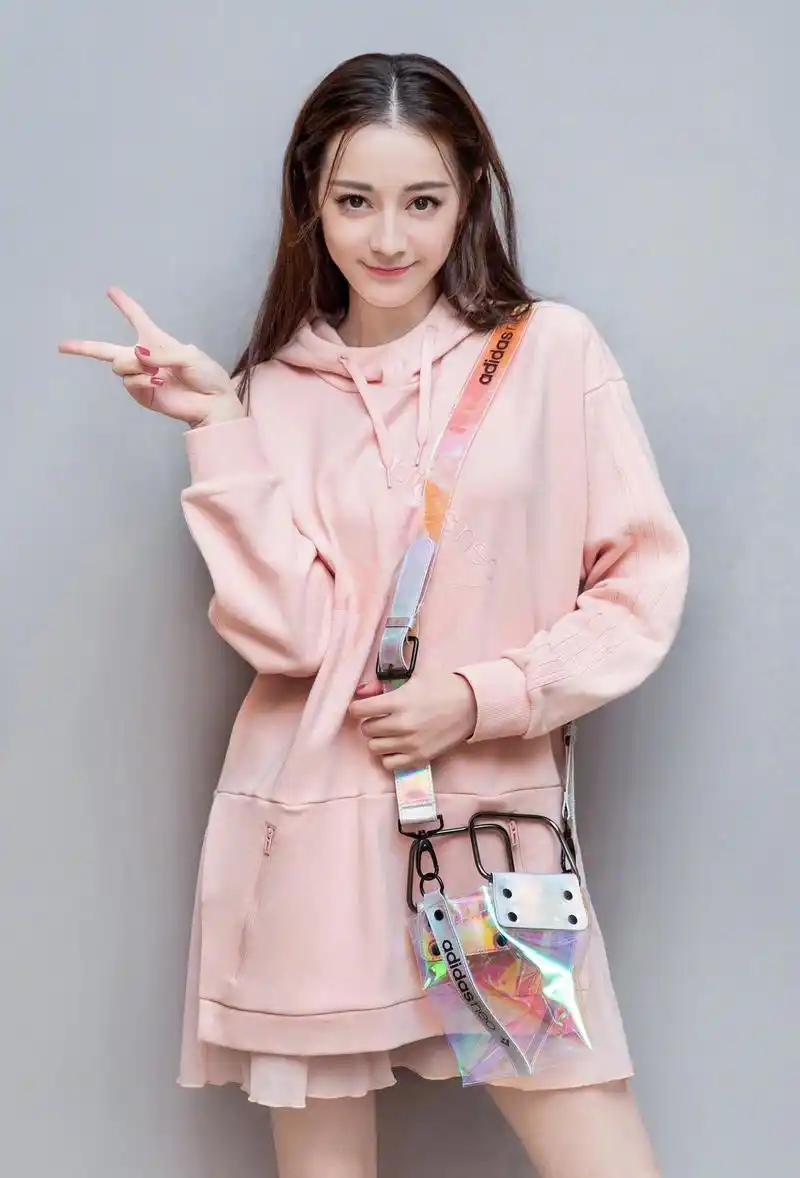 迪丽热巴婚纱写真曝光,出道前的她长这样,有点混血的感觉