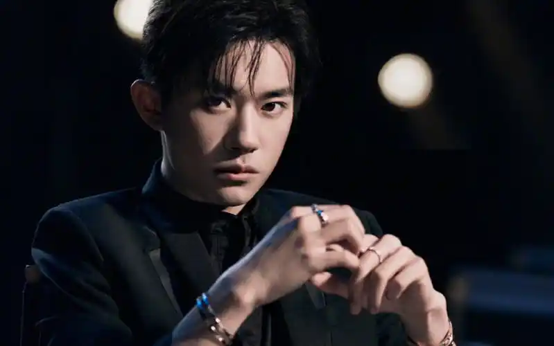 活动  易烊千玺-高冷的我是不会随便被打动的!