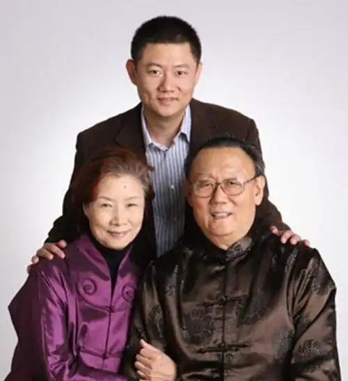 演员何琳罕见晒照,最低调的国际影后,如今42岁依然气质出众