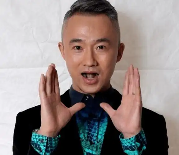 艺人的个人德行会影响很多人,品德高尚是至关重要的.