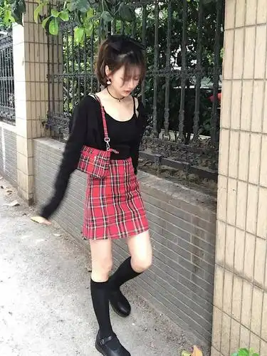 身高不足155的小个子女生,初秋多穿这三款"下装",显高更时髦