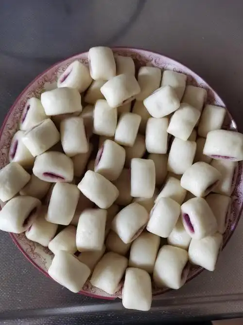 咖啡不爱加糖 做过五彩奶香豆沙小馒头