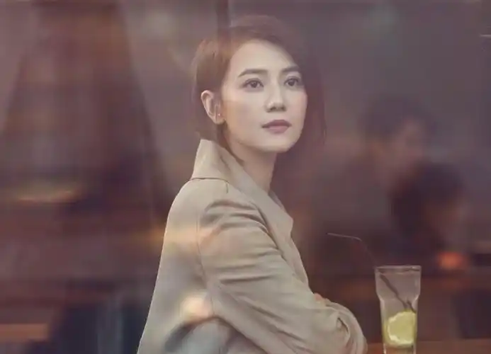 高圆圆太会穿了新剧中精英穿搭好提气质职场风都有高级范