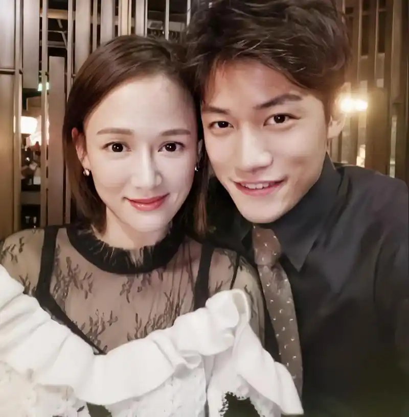 陈乔恩北京豪宅圣诞派对:霍思燕,刘芸齐聚,娱乐圈友情引人注目 陈乔恩