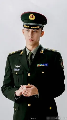 有的人他往那一站就是个兵