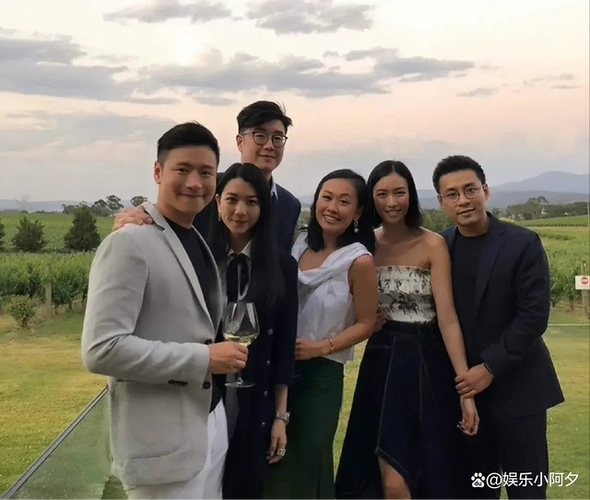 霍启仁求婚成功,大哥二哥事业出色,他反而是霍家最幸福的