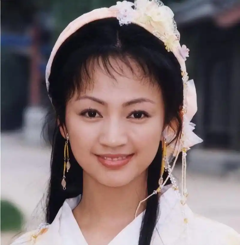 罗海琼:从舞蹈演员到豪门阔太的逆袭之路 罗海琼,一个普通女孩,凭借着