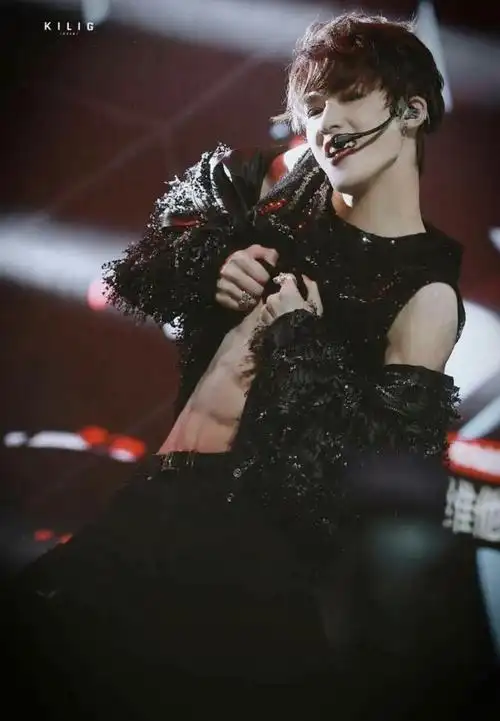 偶练小哥哥腹肌battle蔡徐坤justin超撩他的八块腹肌犯规了