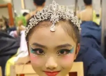 儿童芭蕾舞台妆妆容眼妆图片儿童芭蕾舞妆面图片